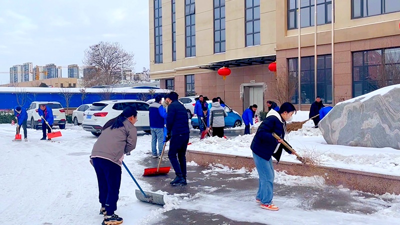 聞雪而動，保障暢通：華東工控清雪除冰行動